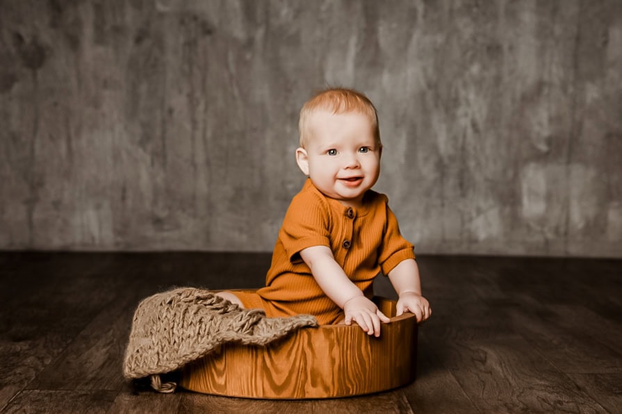 6-9 Month Baby Photography