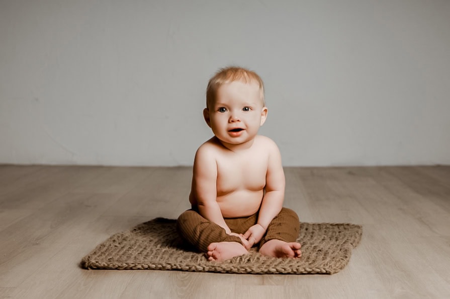 6-9 Month Baby Photography