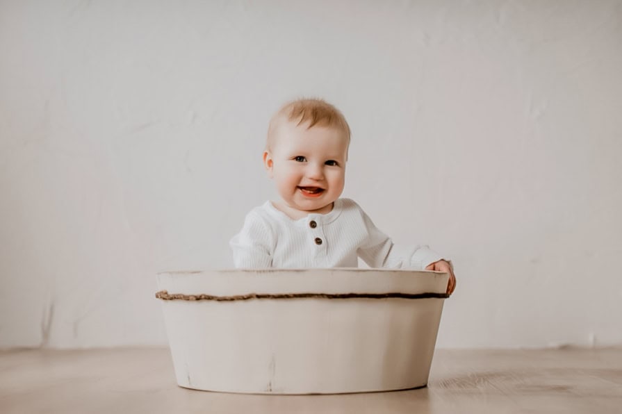 6-9 Month Baby Photography